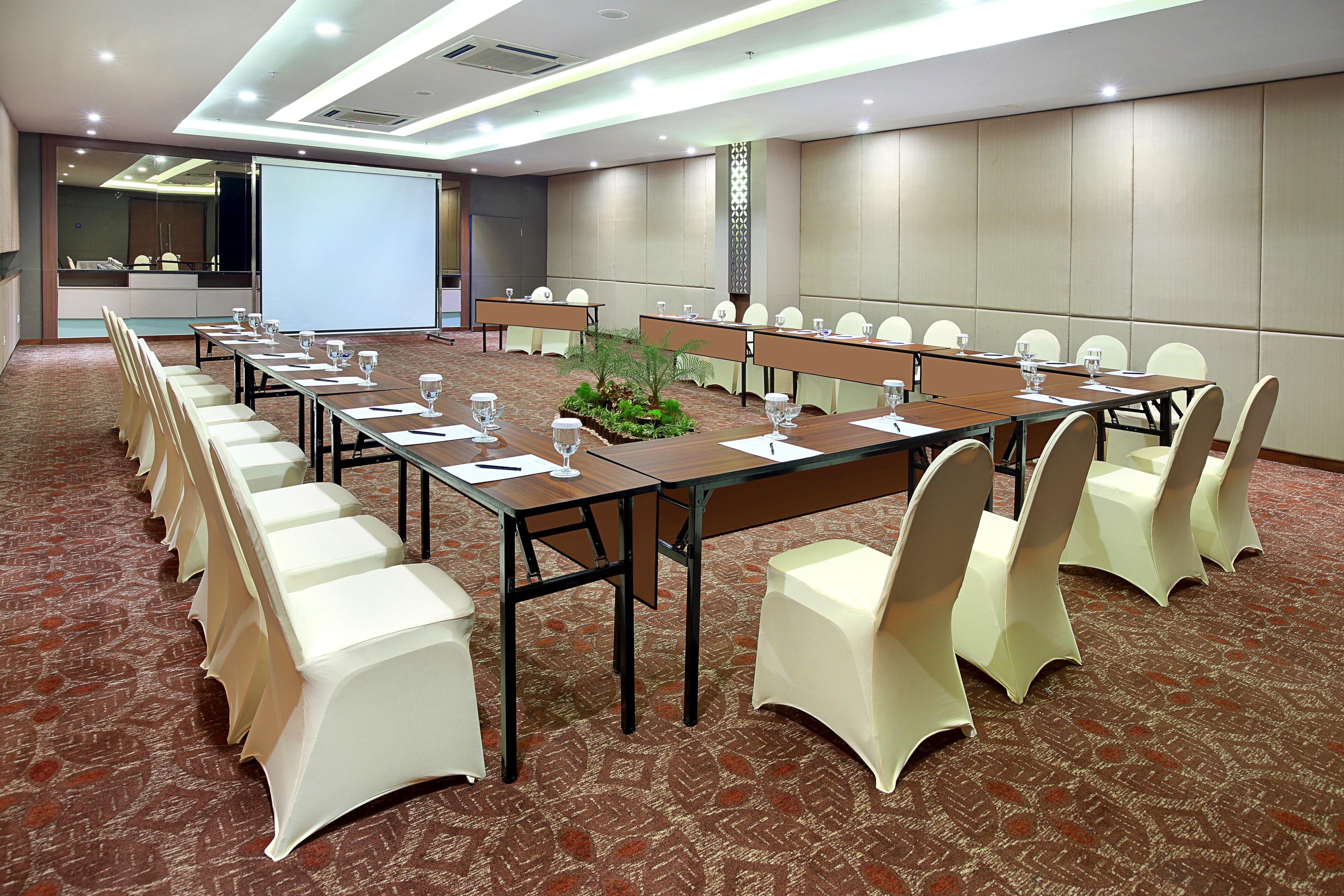 Aston 4* Surakarta (Solo)