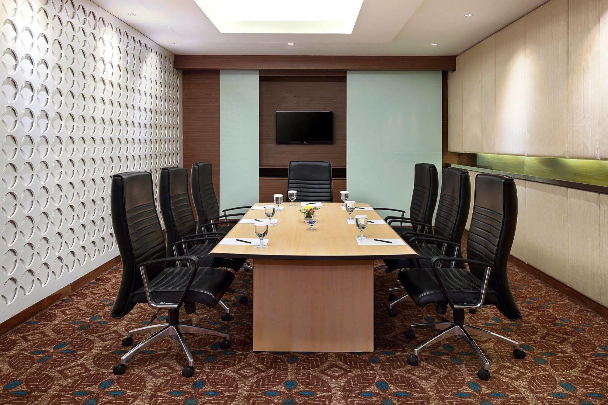 Aston Hotel 4*