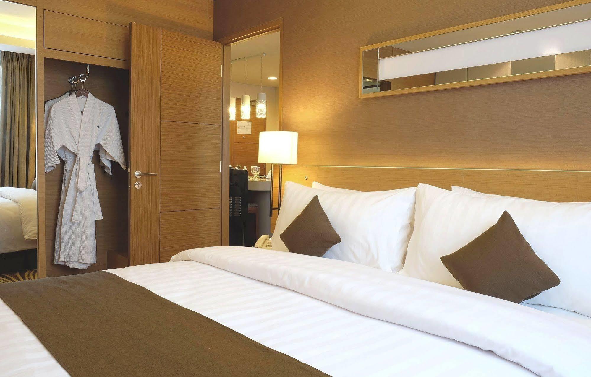 Aston 4* Surakarta (Solo)